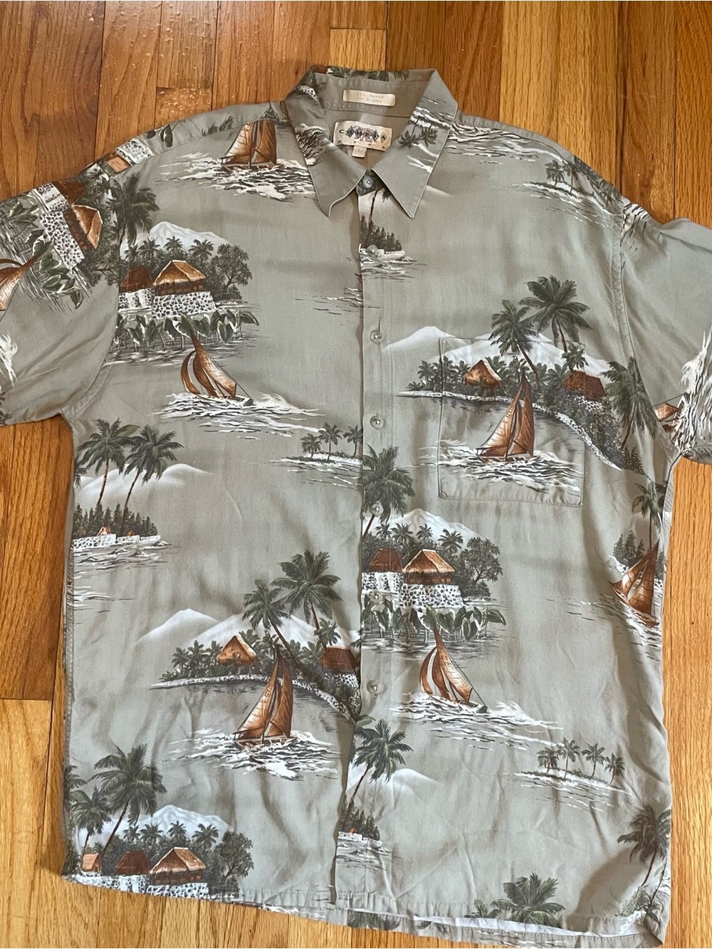 Campia Moda Casual Button-Down Shirt in Sage Green with Tropical Print Men's L